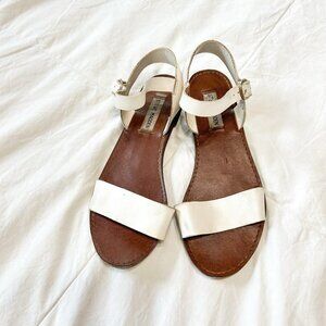 Steve Madden White Leather Ankle Strap Flat Open Toe Sandals Women’s Size 8